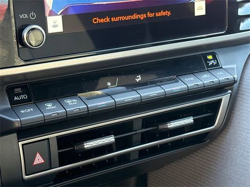 Used 2025 Toyota Camry SE image 23