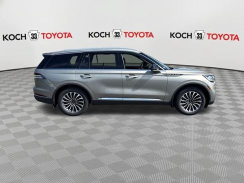Used 2023 Lincoln Aviator Reserve w/ Equipment Group 201A AWD/4WD image 9