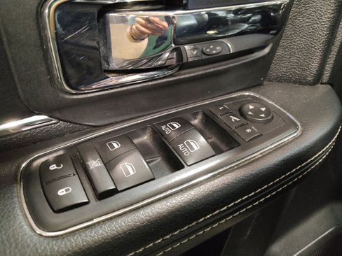 Used 2017 RAM 1500 Laramie RWD image 27