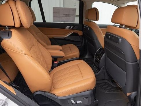 New 2025 BMW X7 xDrive40i image 19