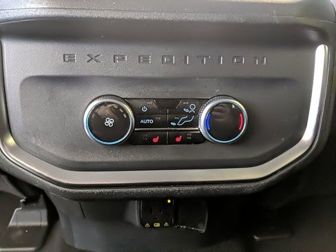 Used 2025 Ford Expedition Max Platinum AWD/4WD image 19