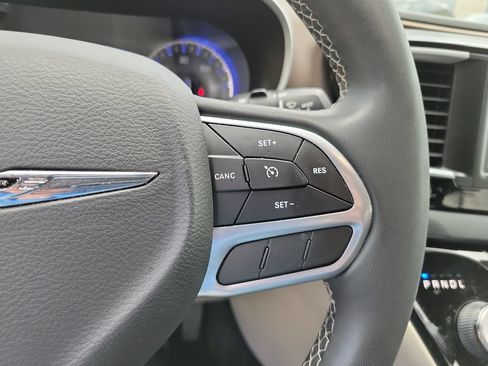 Used 2023 Chrysler Voyager LX FWD image 23