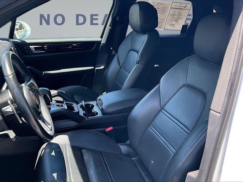 Used 2022 Porsche Cayenne AWD/4WD image 21