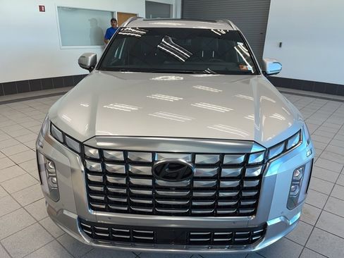 Used 2024 Hyundai Palisade Calligraphy image 3