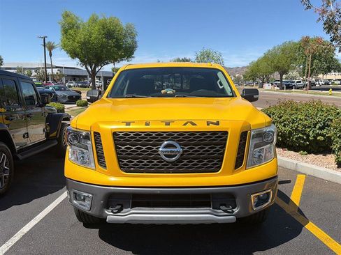 Used 2018 Nissan Titan PRO-4X image 2