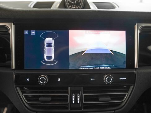 Used 2024 Porsche Macan image 23