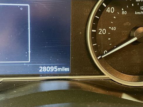 Used 2025 Nissan Versa SV FWD image 19