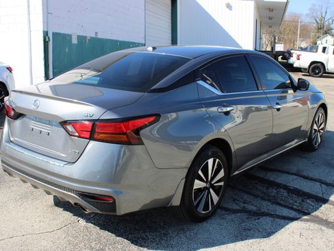 Certified 2022 Nissan Altima 2.5 SV w/ SV Premium Package image 6