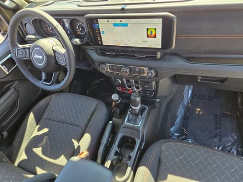 Used 2026 Jeep Gladiator Mojave AWD/4WD image 16