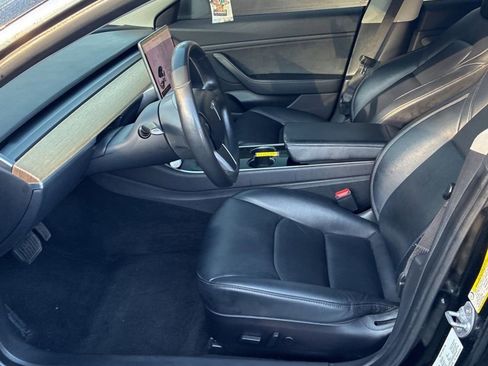 Used 2019 Tesla Model 3 Standard Range Plus image 5