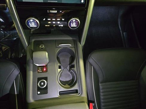 Certified 2024 Land Rover Discovery Dynamic SE image 26