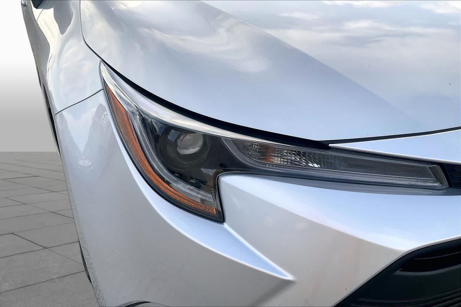 Used 2025 Toyota Corolla LE FWD image 27