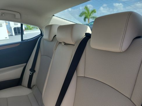 Certified 2023 Lexus ES 250 w/ Premium Package AWD/4WD image 12
