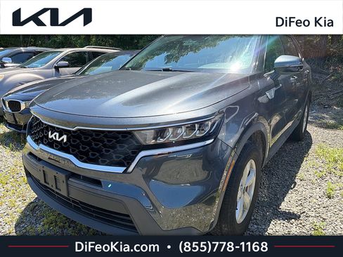 Certified 2022 Kia Sorento LX AWD/4WD image 1