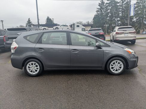 Used 2014 Toyota Prius V Two image 5