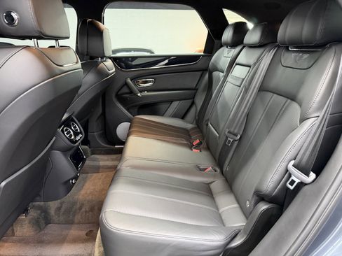 Used 2019 Bentley Bentayga image 22