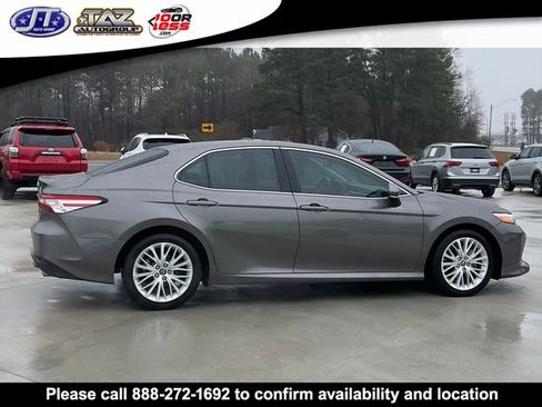 Used 2018 Toyota Camry XLE image 8