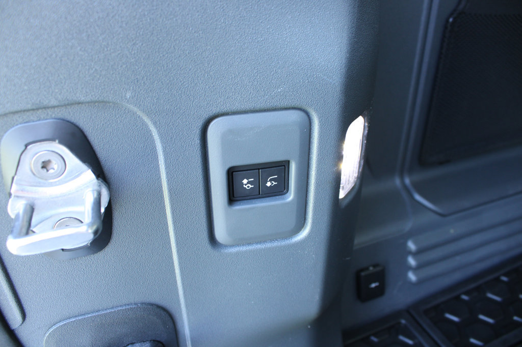 Used 2025 Land Rover Defender 110 S AWD/4WD image 14