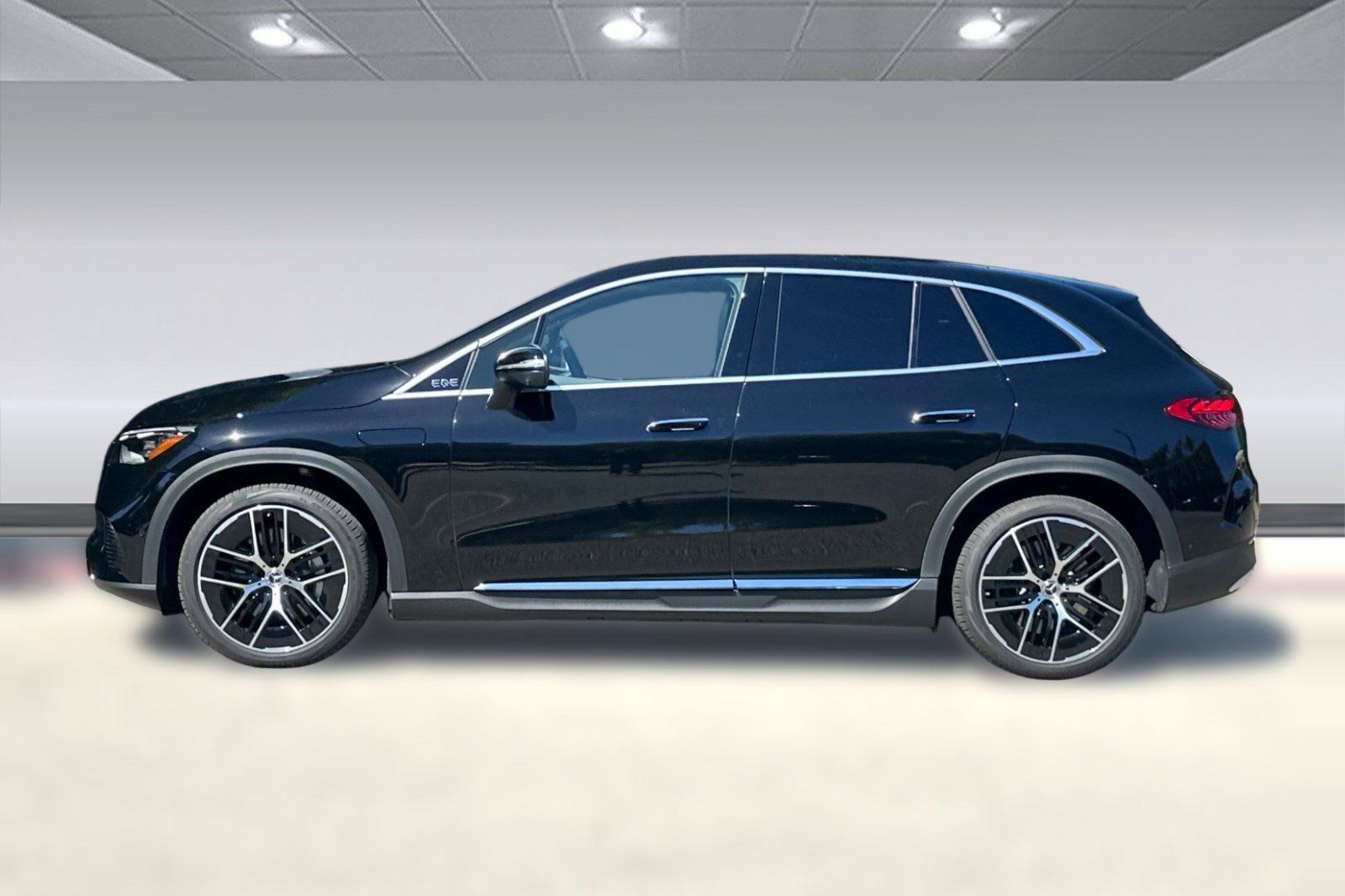 Used 2026 Mercedes-Benz EQE 320 4MATIC SUV image 2