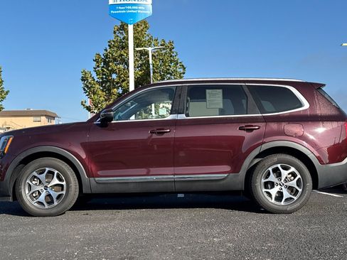 Used 2022 Kia Telluride EX image 2