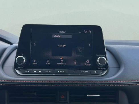 Used 2025 Nissan Rogue SV image 18