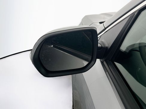 Used 2025 Chevrolet Traverse LT image 16