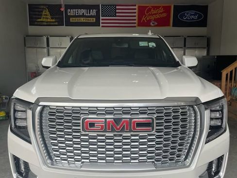 Used 2022 GMC Yukon Denali AWD/4WD image 3