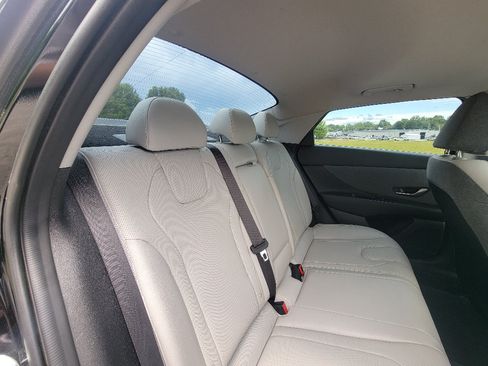 Used 2023 Hyundai Elantra Limited w/ Cargo Package FWD image 31