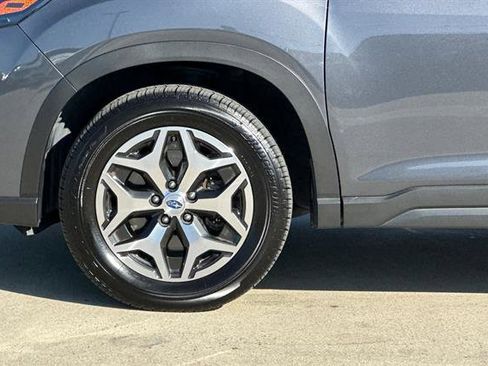 Used 2023 Subaru Forester Premium image 30