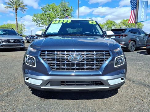 Certified 2025 Hyundai Venue Limited image 2