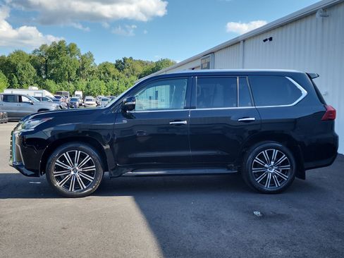 Used 2018 Lexus LX 570 4WD w/ Luxury Package image 2