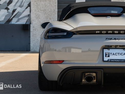 Used 2022 Porsche 718 Boxster Spyder RWD image 14