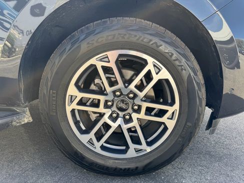 Used 2025 Ford Expedition Active image 14