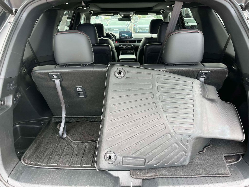 Used 2025 Honda Pilot Black Edition image 8