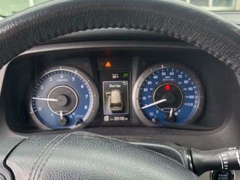 Used 2018 Toyota Sienna XLE image 2