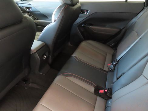 Certified 2025 Subaru Crosstrek 2.5i Limited w/ Crosstrek Mirror Package image 24