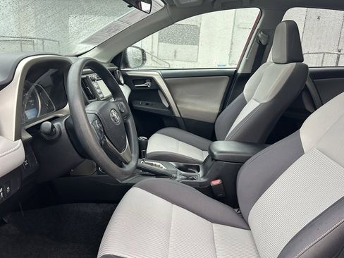 Used 2014 Toyota RAV4 XLE image 10