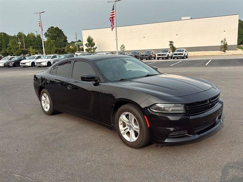 Used 2019 Dodge Charger SXT w/ Leather Interior Group RWD image 6