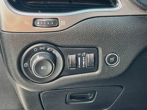 Used 2021 Jeep Cherokee High Altitude AWD/4WD image 10