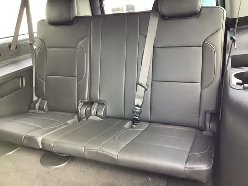 Used 2018 Chevrolet Suburban Premier AWD/4WD image 9