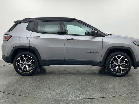 Used 2025 Jeep Compass Limited image 11