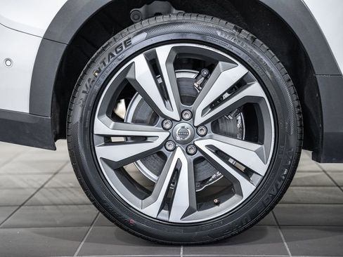 Used 2025 Volvo V60 B5 Cross Country Plus AWD/4WD image 17
