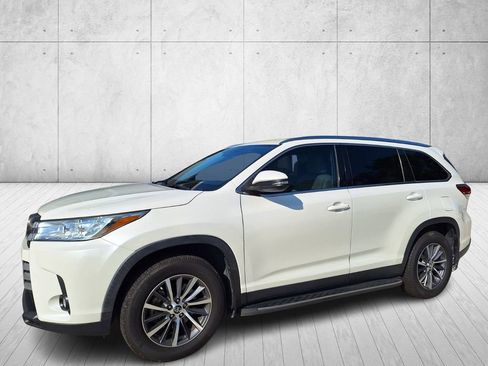 Used 2019 Toyota Highlander XLE image 9