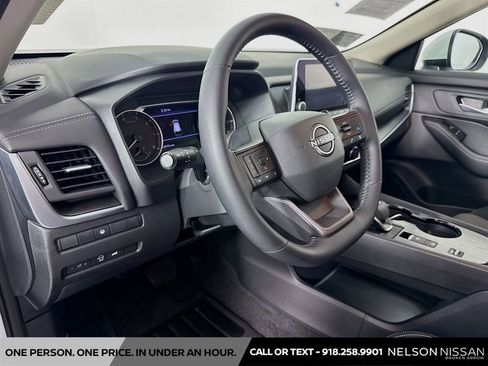 Certified 2026 Nissan Rogue SV FWD image 9