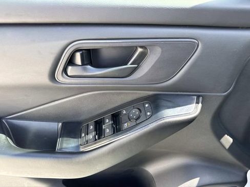 Used 2024 Nissan Rogue S FWD image 20