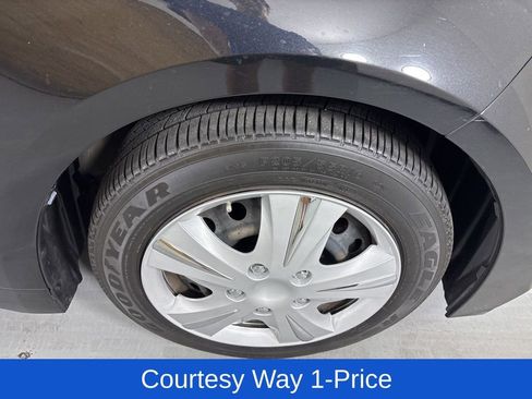 Used 2020 Toyota Corolla LE FWD image 13