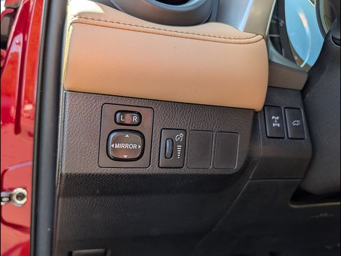 Used 2016 Toyota RAV4 XLE AWD/4WD image 28