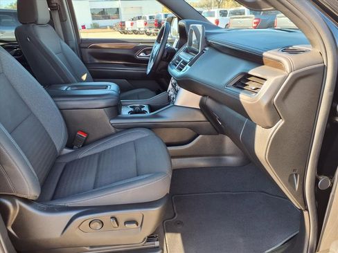 Used 2024 GMC Yukon XL SLE image 12