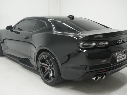 Used 2022 Chevrolet Camaro SS RWD image 6