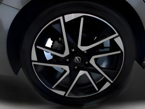 Used 2025 Nissan Sentra SR w/ SR Premium Package FWD image 27